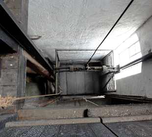 Blick in den Lastenaufzug