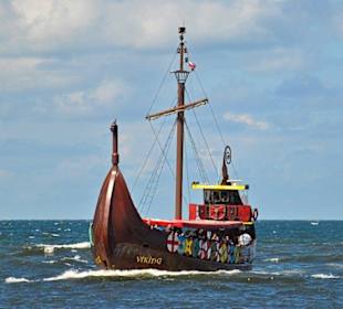 Wikingerschiff im Hafen