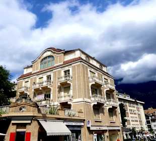 Schöne Gebäude an der Promenade