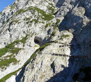 Blick zum Höhleneingang