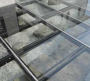 Pod szybami widać prawdziwy poziom antycznego mias