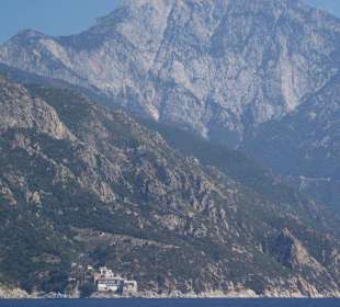 Eines der Kloster vor dem Berg Athos