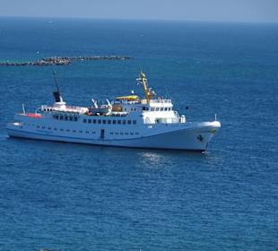Bäderschiff vor Anker
