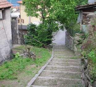 Der wunderschöne Bergort Stazzona