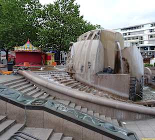 Weltkugelbrunnen