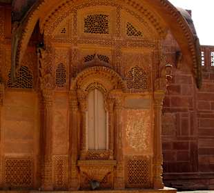 Filigrane Steinmetzkunst 