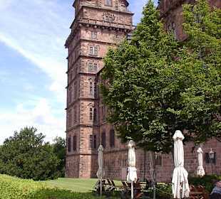 Schlossturm mit Biergarten