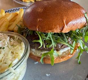 Burger mit Parmesan und Trüffelmayo