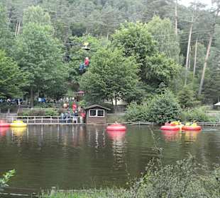Schlauboote und Schwebebahn