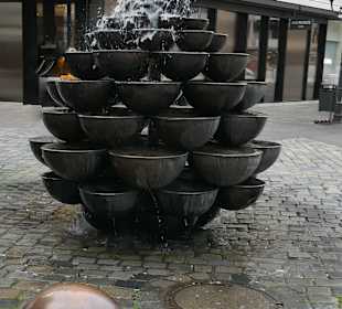 Schalen-Kaskaden-Brunnen in der Kaiserstraße