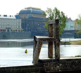 Národní divadlo přes Vltavu