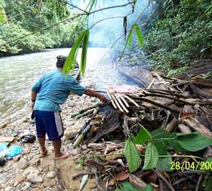 Barbeque am Batang Ai River