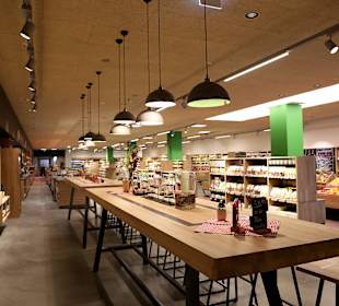 Blick ins Bistro und den Lade von PurNatur Kempten
