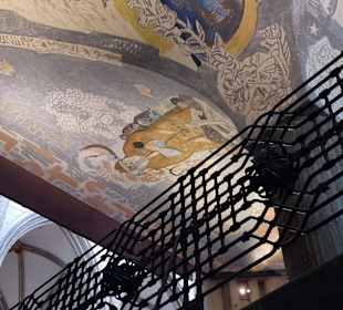 Aus der Krypta nach oben...