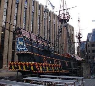 Golden Hinde
