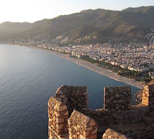 Alanya-Burg mit Blick auf den Cleopatra-Strand