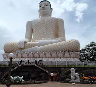 Ein Tempel in der Nähe.