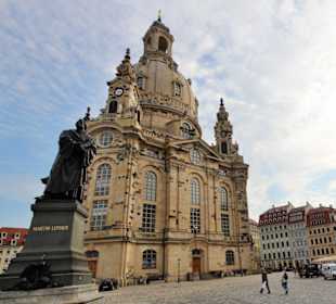Frauenkirche mit Lutherdenkmal