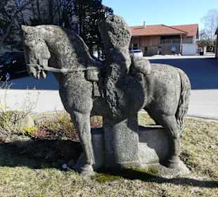 Schloss Unterthingau - Reiterdenkmal ohne Kopf