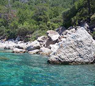 Felsen an der Küste bei Amos