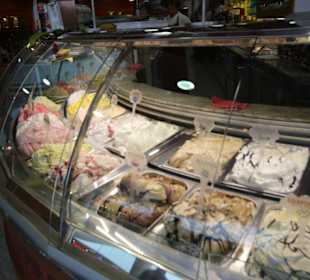 Kuchen- und Eistheke