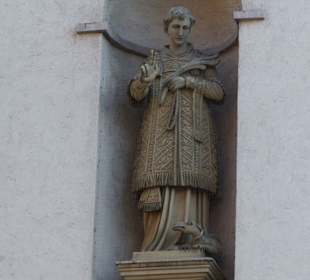 Außenansicht Statuen