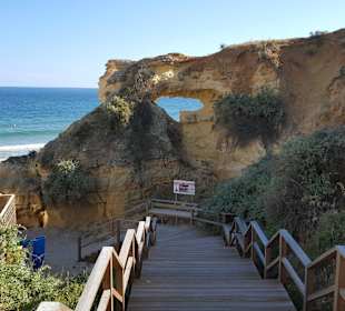 Gehwege entlang der schönen Küste
