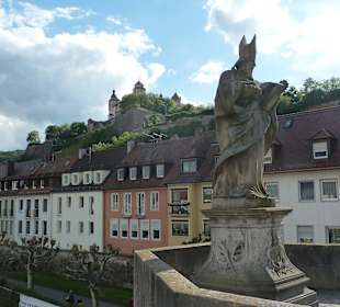 St Burkardus auf der Alten Mainbrücke mit Festung