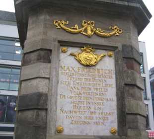 Marktplatz - der Obelisk