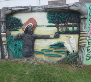Hochrelief vor dem Eingang