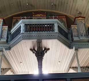 Zur Orgel mit Empore