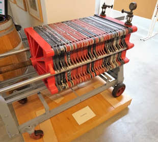 Filterpresse im Weinmuseum Köln