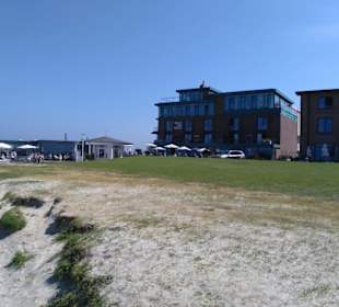 Spaziergang entlang der Strandpromenade