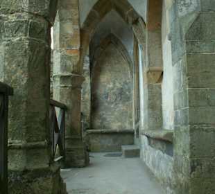 Eingang zur gotischen Kapelle