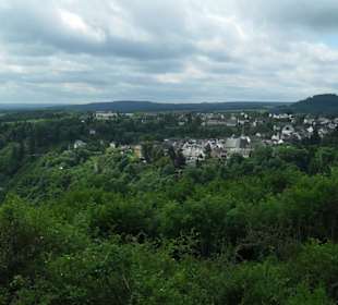Blick auf Oberburg und Manderscheid ..