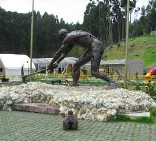 Denkmal vor der Salzkathedrale