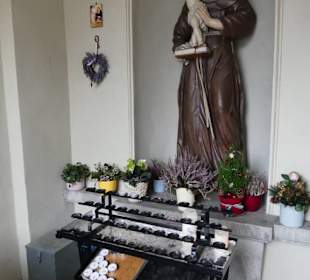 Mannshohe Statue