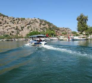 Fahrt durch die Kanäle zum Schlammbad