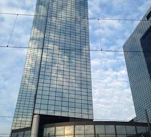 Widok od wejścia na dworzec