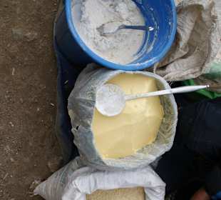 Angebotene Butter, Quark und Maisgries