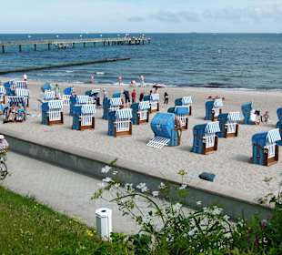 Noch leere Strandkörbe