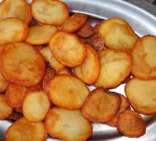 Knusprige Kartoffelchips zum Hauptgericht