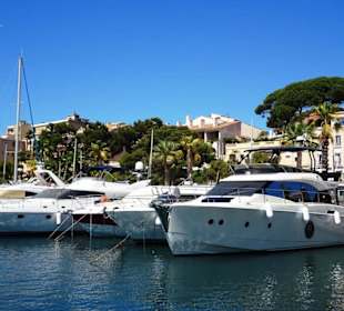 Rundgang durch den Yachthafen von Bandol