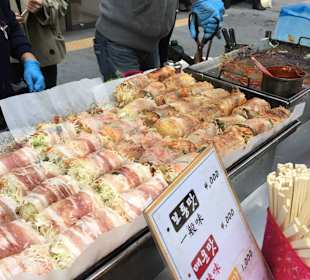 Myeongdong (Shopping- & Foodmeile)