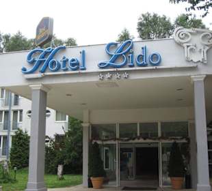 Entrance to lido hotel