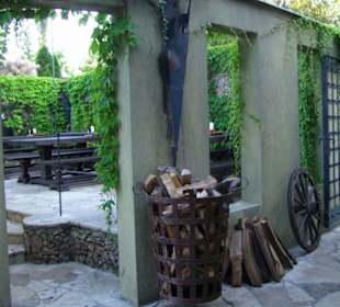 Außenbereich des Restaurants Camelot