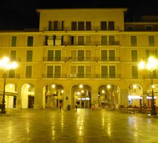 Placa Major am Abend