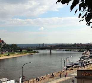 Blick auf die Elbe und Carolabrücke