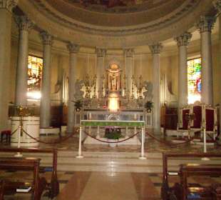 Die Kirche von Sirmeone