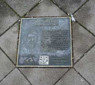 Infotafeln vor dem Schloss